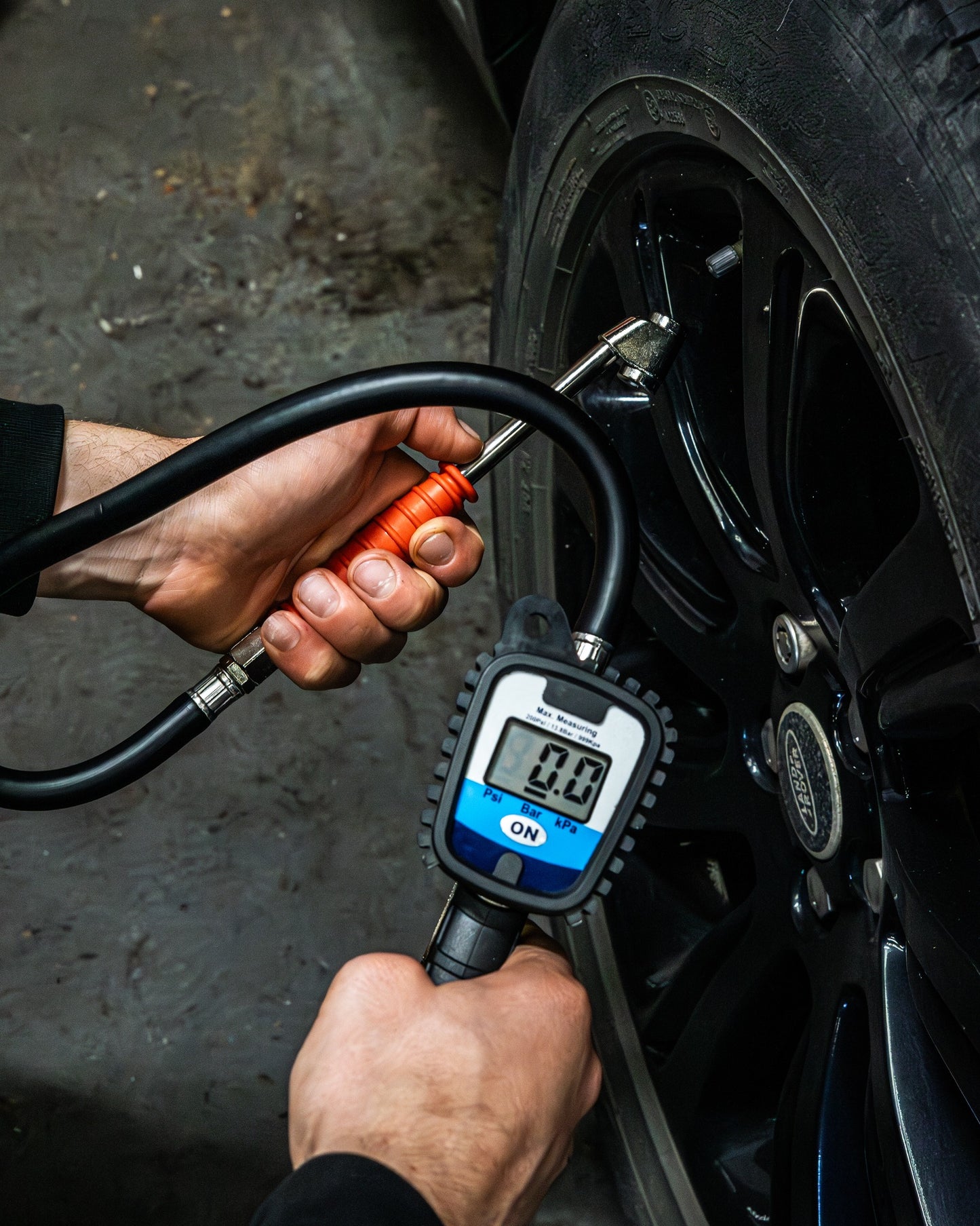 POWERHAND Digital Tyre Inflator