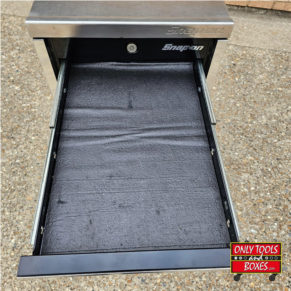 Snap-on 19" x 24" 7-Drawer Masters Series End Cab with Stainless Top