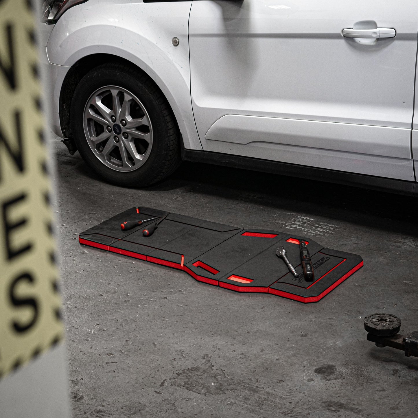 POWERHAND Folding Mechanics Mat - 1200mm x 570mm x 31mm