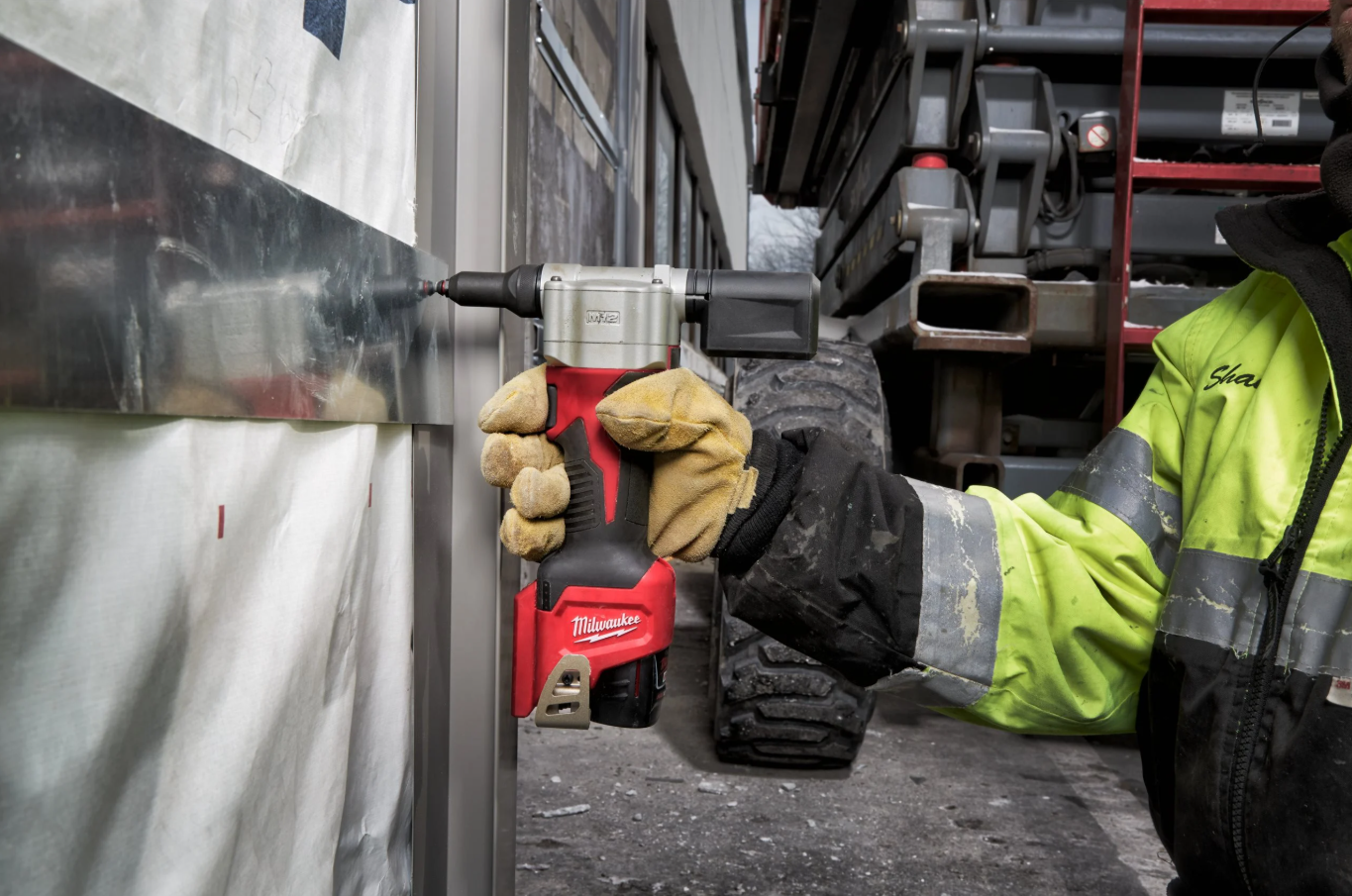 Milwaukee M12™ Sub Compact Rivet Tool