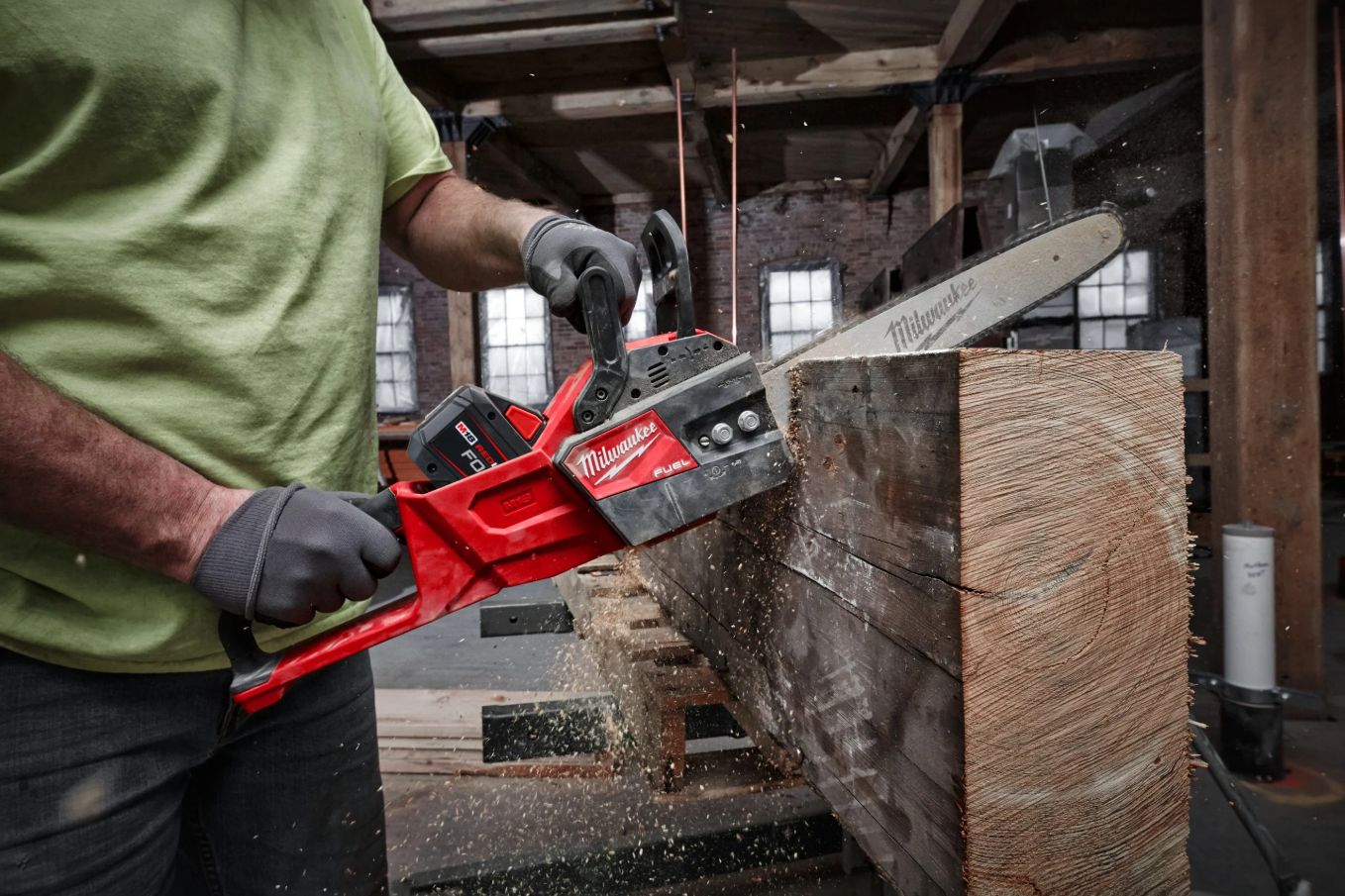 Milwaukee M18™ FUEL™ Chainsaw with 35cm Bar