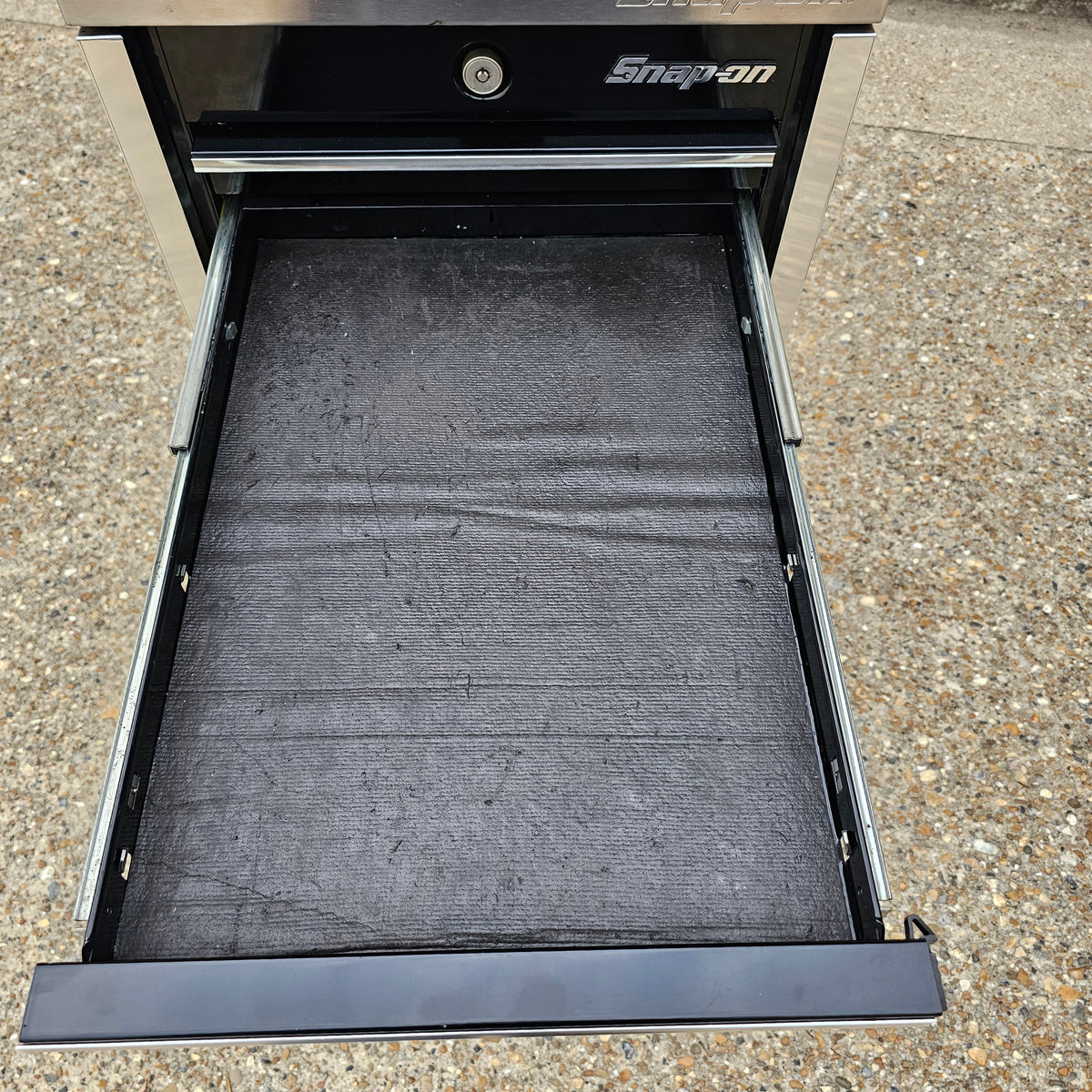 Snap-on 19" x 24" Seven Drawer Masters Series End Cab with Stainless Top